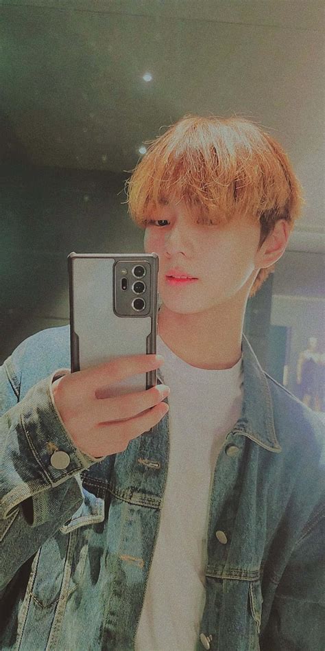 Wallpaper Mirror Selfie Boy