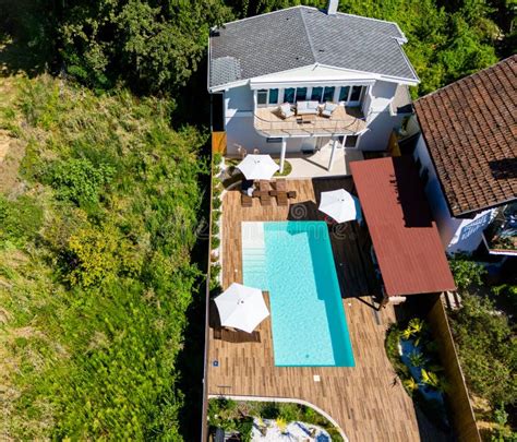 Wallpaper Small Villa