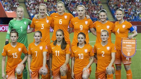 wanneer moet nederland voetballen vrouwen