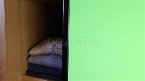 Wardrobe Green Screen