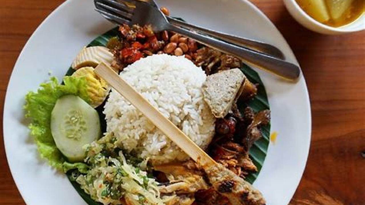 Resep Rahasia Kuliner Legendaris: Warung Nasi Ayam Kedewatan Ibu Mangku