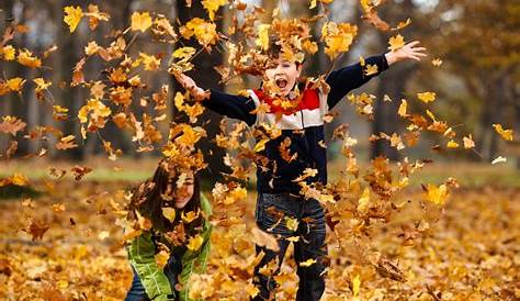 Basteln mit Blättern: Schöne Ideen für Herbstlaub-Bilder | Liebenswert