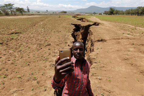 was the crack in kenya caused by heavy rain