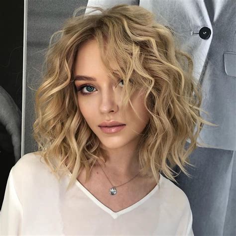 Free Wavy Hair Cuts 2023 With Simple Style