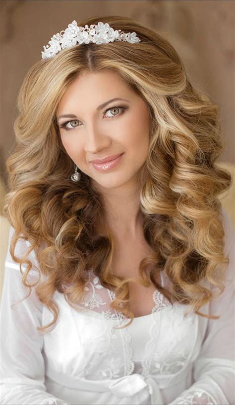  79 Stylish And Chic Wavy Hair For Wedding Trend This Years