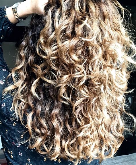 Unique Ways To Style My Curly Hair For Bridesmaids