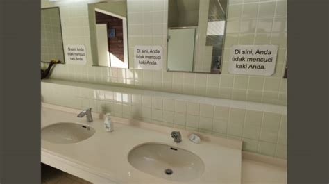 Kebiasaan Berbahasa Inggris di Toilet