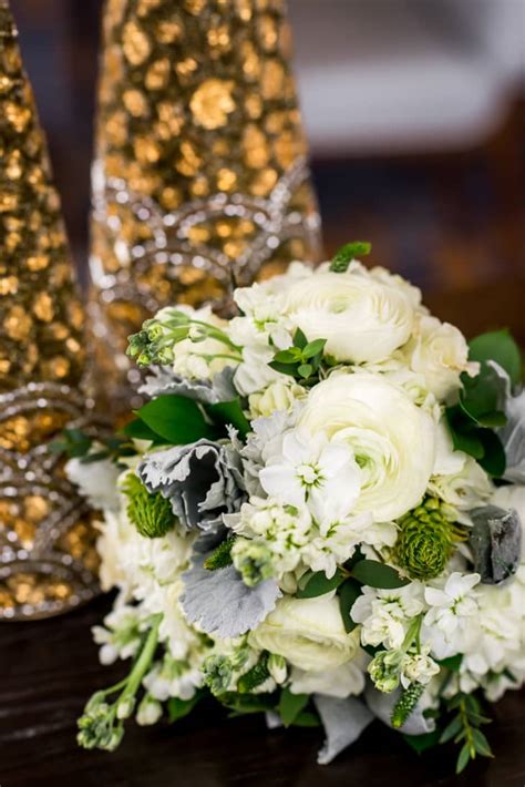 Costco bouquet Wedding flowers, Flowers, Glass vase