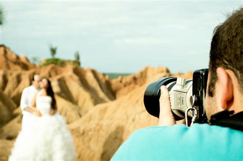 What is the average cost of a wedding photographer videographer?