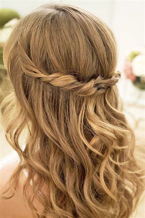  79 Stylish And Chic Wedding Guest Hairstyles For Medium Length Hair With Simple Style