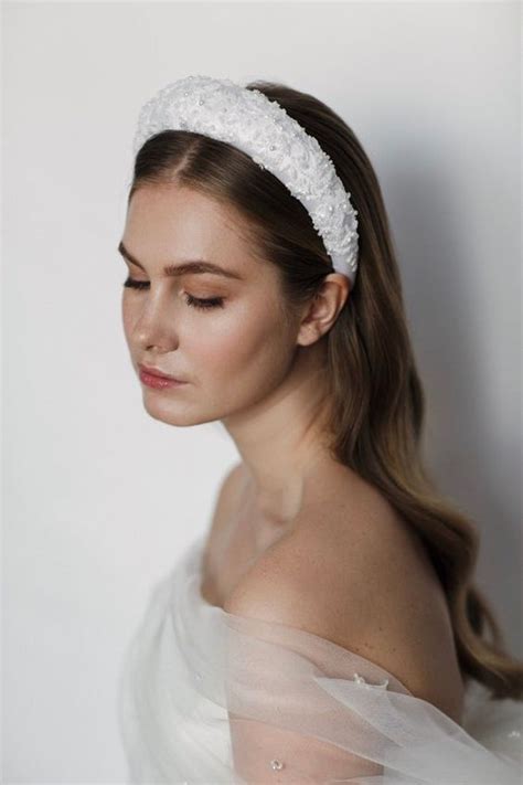  79 Popular Wedding Guest Hairstyles With Headband With Simple Style