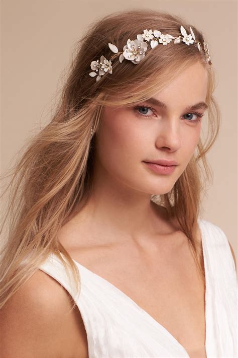  79 Stylish And Chic Wedding Hair Accessories For Guests Trend This Years