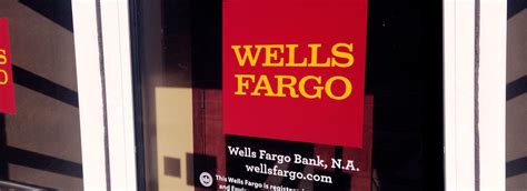 wells fargo banking hour