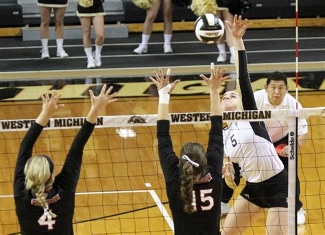 Western Michigan volleyball team avenges last year's loss to Central