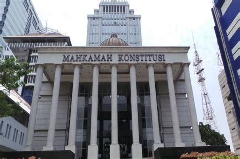 wewenang mahkamah konstitusi adalah