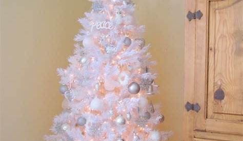 What Colours Go With A White Christmas Tree