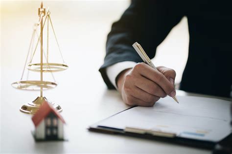 what do real estate lawyer do