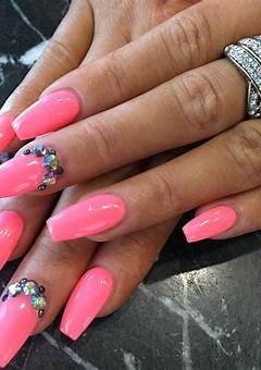 What Is Gel Acrylic Nails? Exploring The Latest Nail Trend In 2023