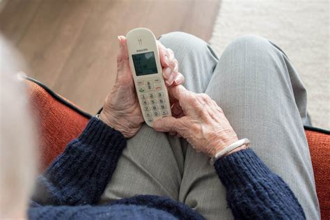 what is the best phone for seniors with dementia
