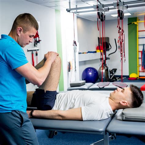 What is the difference between a physical therapist and a sports
