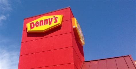 what age does denny's hire servers
