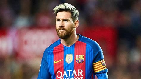 what age is messi 2022