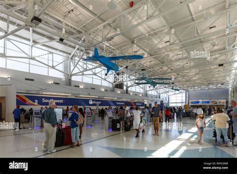 what airlines use terminal 1 at fll