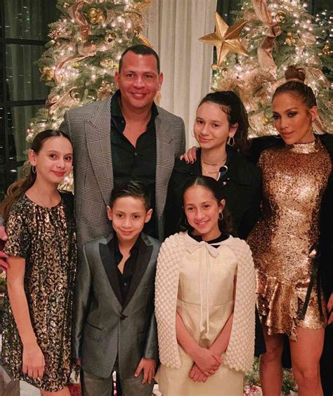 what are the ages of jennifer lopez kids