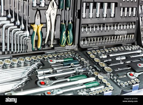 what are the basic tools for a mechanic