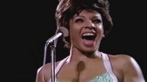 what bond songs did shirley bassey sing