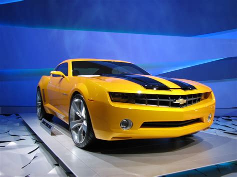 what car is bumblebee in transformers 1