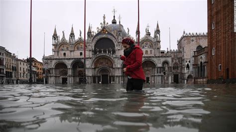 what city in europe is sinking