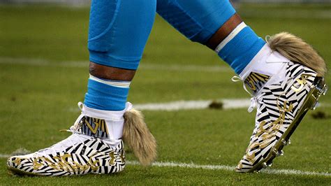 what cleats do football players wear