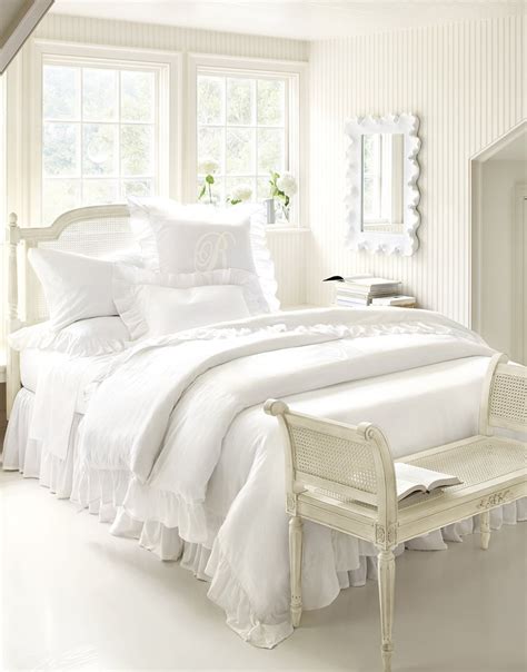 what color bedding with white furniture