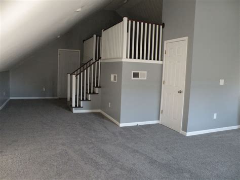 what color carpet with grey walls and white trim