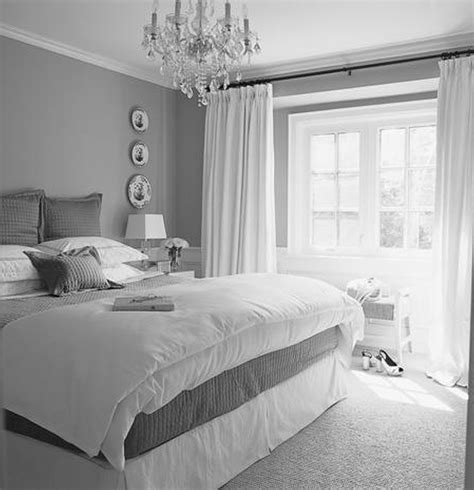 what color goes with grey and white bedroom