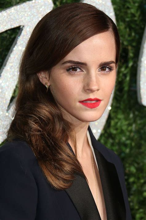 what color hair does emma watson have