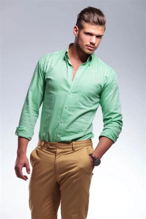 what color pants goes with a light green shirt