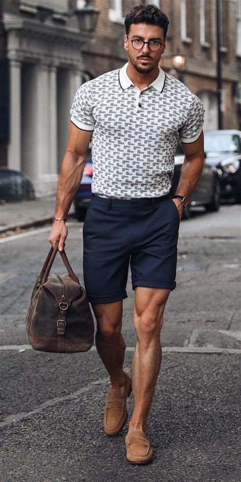 what color shorts to wear with dark blue shirt
