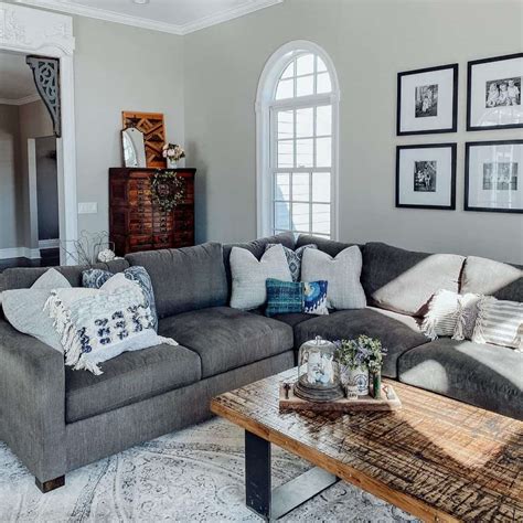 What Colors Go With Gray Sofas