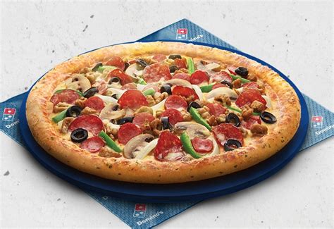 what comes on domino's extravaganza pizza