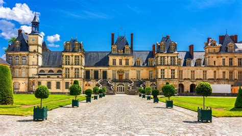 what country is chateau de fontainebleau in