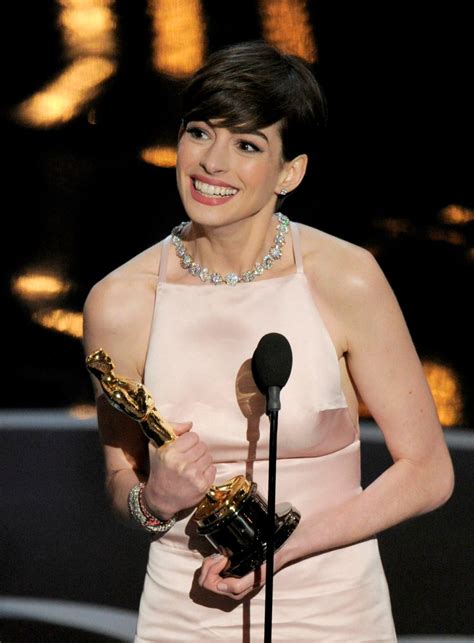 what did anne hathaway win an oscar for