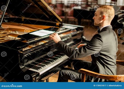 what do you call a professional piano player