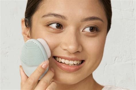 What Does A Face Cleansing Brush Do