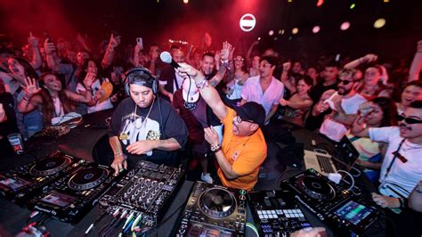 what does b2b mean dj