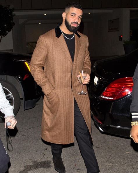 what does drake wear