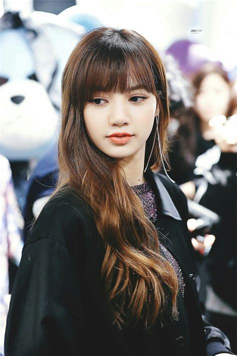 what does lisa look like from blackpink
