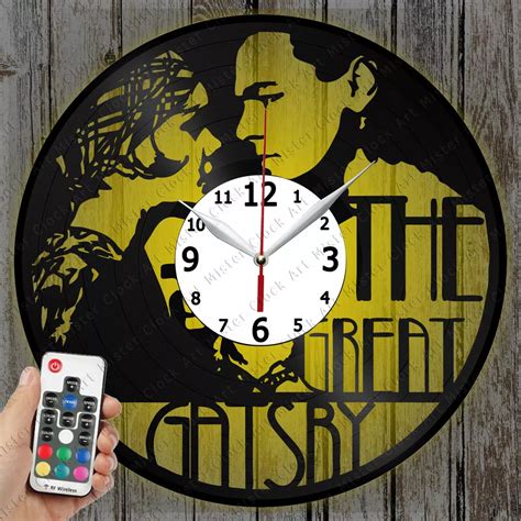 what does the clock in great gatsby symbolize