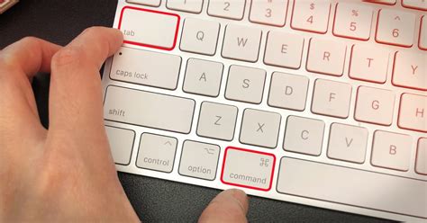 what does the command button do on a mac